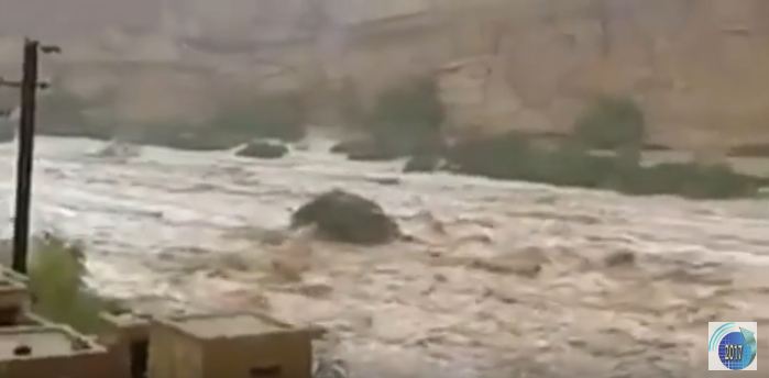 بالفيديو.. وادي حضرموت في اليمن يشهد أعنف السيول