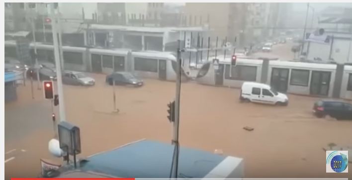 بالفيديو.. السويل تغرق مدينة سلا المغربية