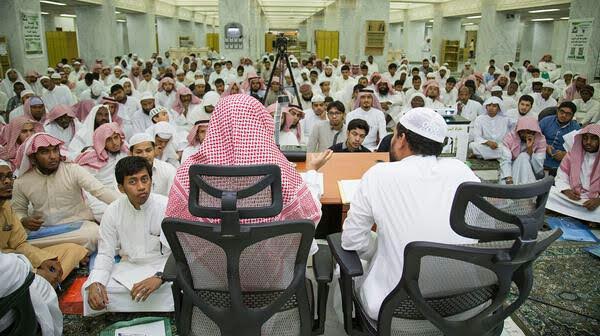 شؤون المصاحف والكتب بالمسجد الحرام تنفذ دورة مهارية في تعليم الخط العربي
