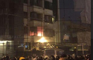 الحرس الثوري الإيراني يحرق جزءًا من القنصلية السعودية بـ #طهران