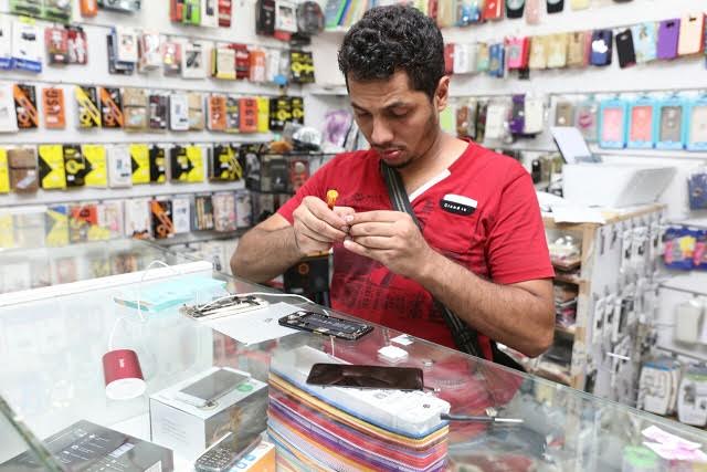 امتلاك وإدارة محلات الجوالات يقود 3 سعوديين لتحقيق دخل قياسي بزمن قصير