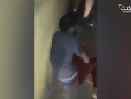 فيديو صادم.. شاب يتعرض للضرب والإهانة بلبنان فقط لأنه من سوريا