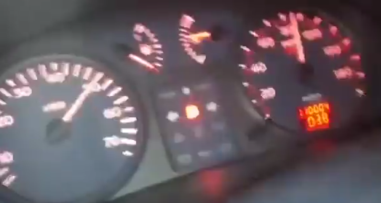 بالفيديو .. شابان يوثقان موتهما بعد القيادة بسرعة 145 كم
