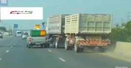 شاهد.. تخبط شاحنة على الطريق يتسبب في حادث مروع