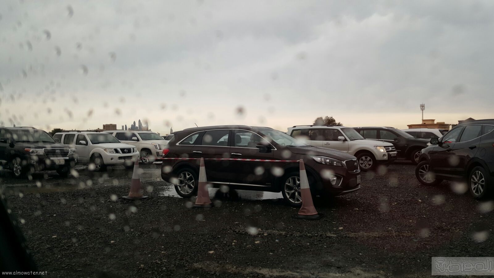 شاهد بالصور..  المواطن ترصد أمطار دبي (4)