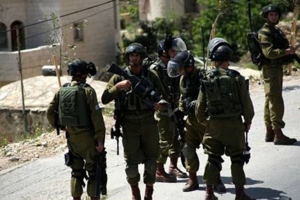 شرطة الاحتلال تعتقل 27 عاملاً فلسطينياً من سكان الضفة الغربية