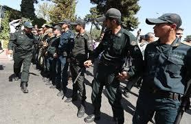 مقتل وإصابة 3 شرطيين إيرانيين في اشتباكات بصحراء خراسان