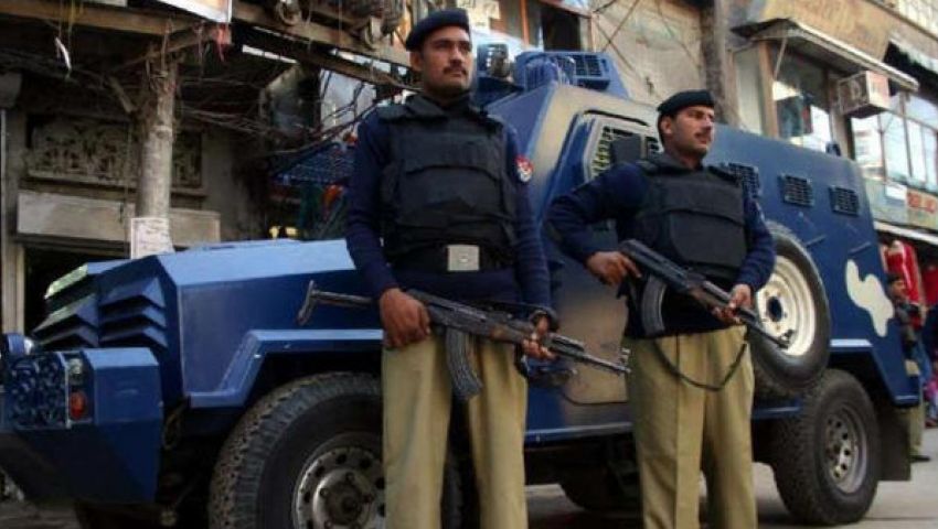 مقتل وإصابة 55 في تفجير إرهابي بسوق شعبي باكستاني