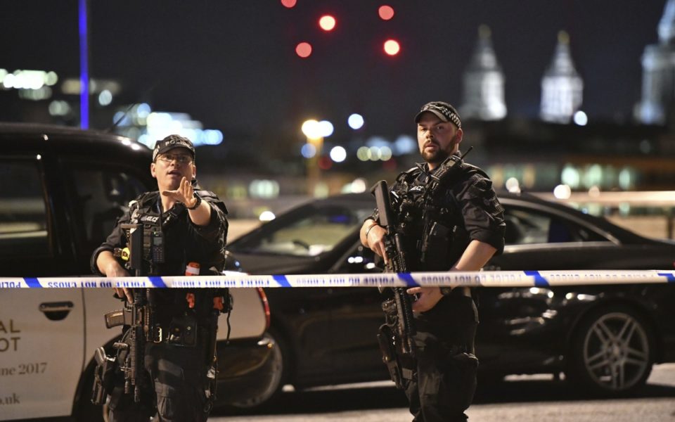 إصابة 6 أشخاص في هجوم بمادة حارقة في لندن