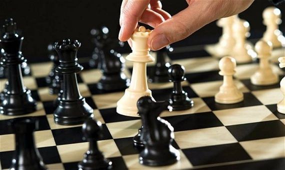 157 مشاركًا من 17 دولة في بطولة الشطرنج بالخبر