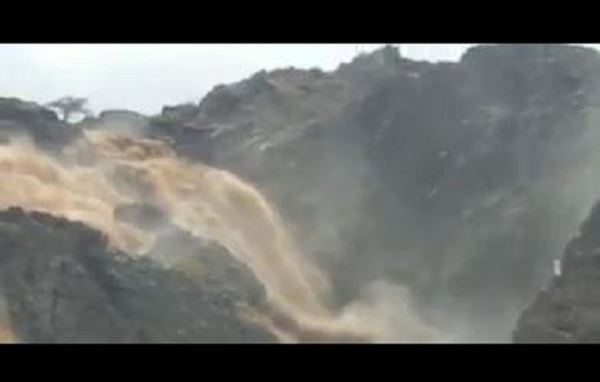شاهد.. لأول مرة شلالات ضخمة تنحدر من جبال #الطائف