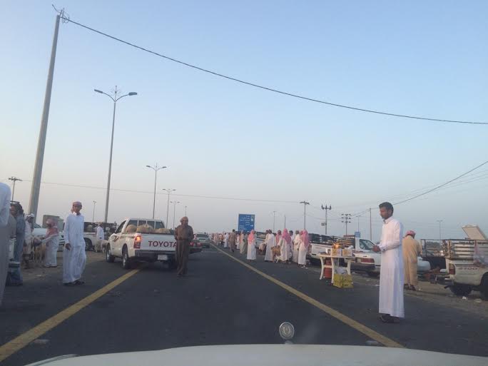 سوق أغنام #الشواق يُعرِّض حياة التجار والمتسوقين للخطر