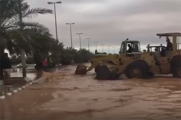 بالفيديو.. “الشيول” وسيلة تصريف الأمطار في شقراء !