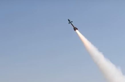 خبراء يكشفون ضلوع إيران في صاروخ الحوثي المُعترض للطائرة السعودية