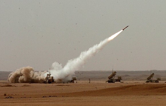اعتراض صاروخ باليستي أطلقه الحوثيون باتجاه خميس مشيط