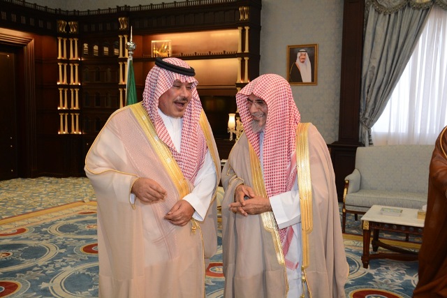 بالصور ..  الشيخ صالح بن حميد في ضيافة أمير الباحة