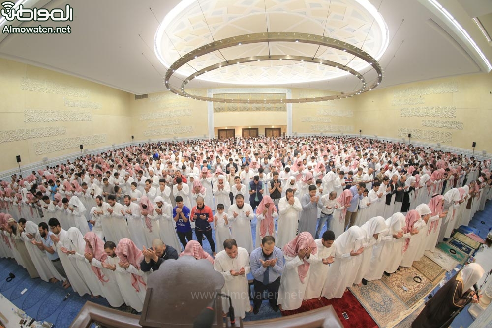 ” المواطن” توثق بالصور مشاهد إيمانية ليلة 29 رمضان في جامع الملك عبدالله بالرياض