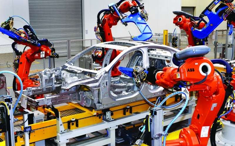 الروبوت يطرد الإنسان من صناعة السيارات!