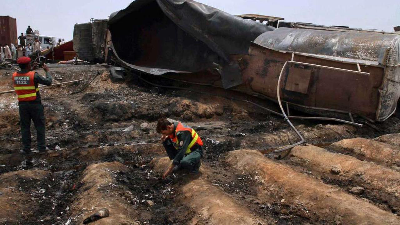 ارتفاع ضحايا صهريج النفط المحترق إلى 197 قتيلًا في باكستان
