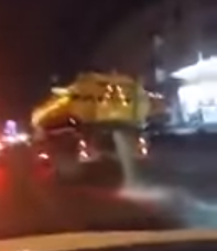 بالفيديو.. “صهريج ” يتخلص من مياه الصرف في شوارع جدة
