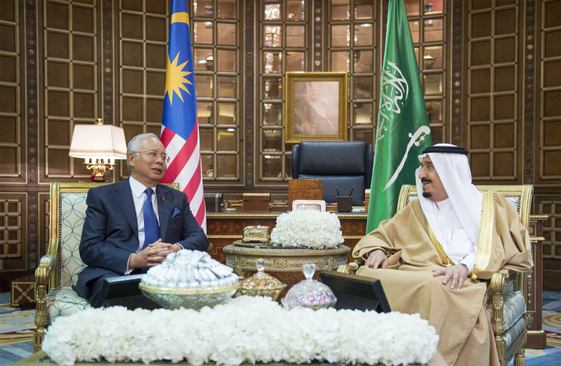 صور استقبال خادم الحرمين الشريفين لرئيس وزراء ماليزيا0