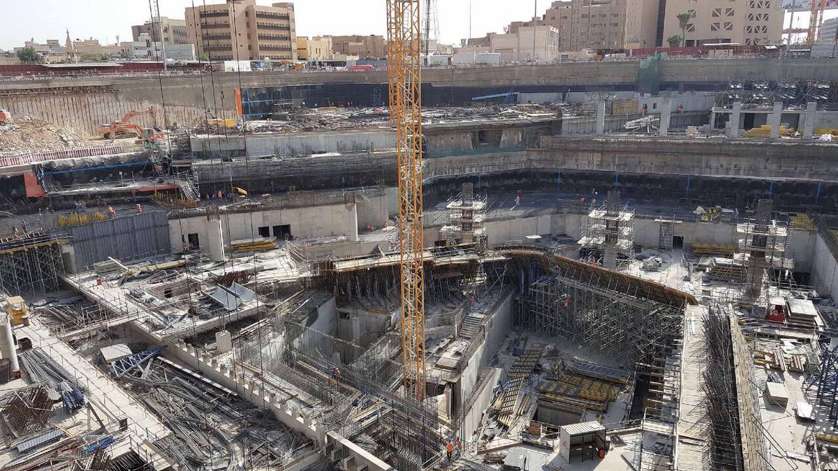 صور جديدة تبين محطة قصر الحكم بمترو الرياض الآن وبعد الانتهاء منها