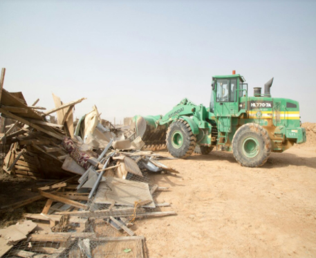 بالصور.. أمانة الرياض تبدأ حملة تنظيف المدخل الغربي بإزالة أكثر من 700 عنصر ملوث