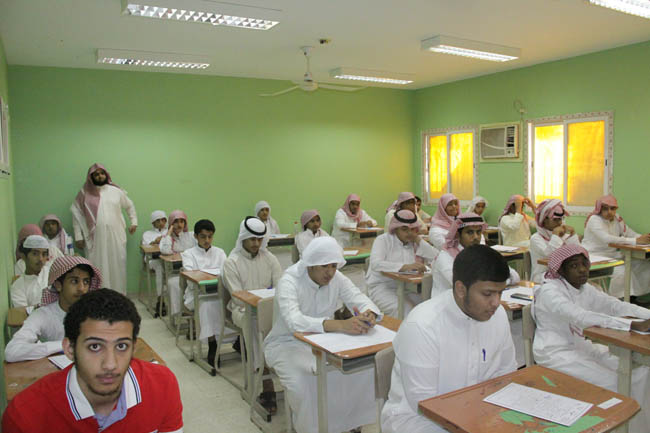 نصف مليون طالب يبدؤون اختبارات نصف العام مع طلوع شمس #الرياض