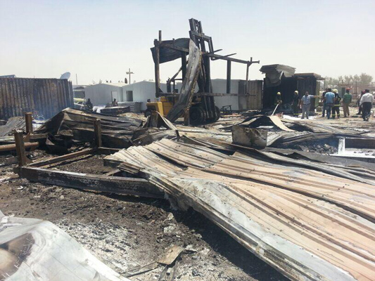 بالصور.. مدني القطيف يخمد حريقاً أشعل (10) بيوت جاهزة