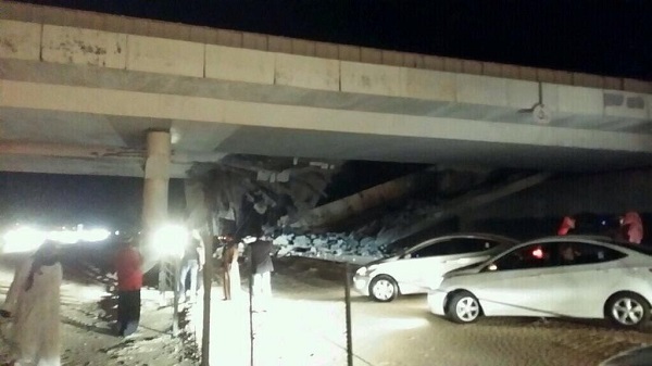 بالصور.. انهيار جسر على طريق الدمام- الرياض
