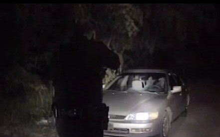 بالفيديو .. ضابط أمريكي أبيض يطلق 7 رصاصات على شاب أسود