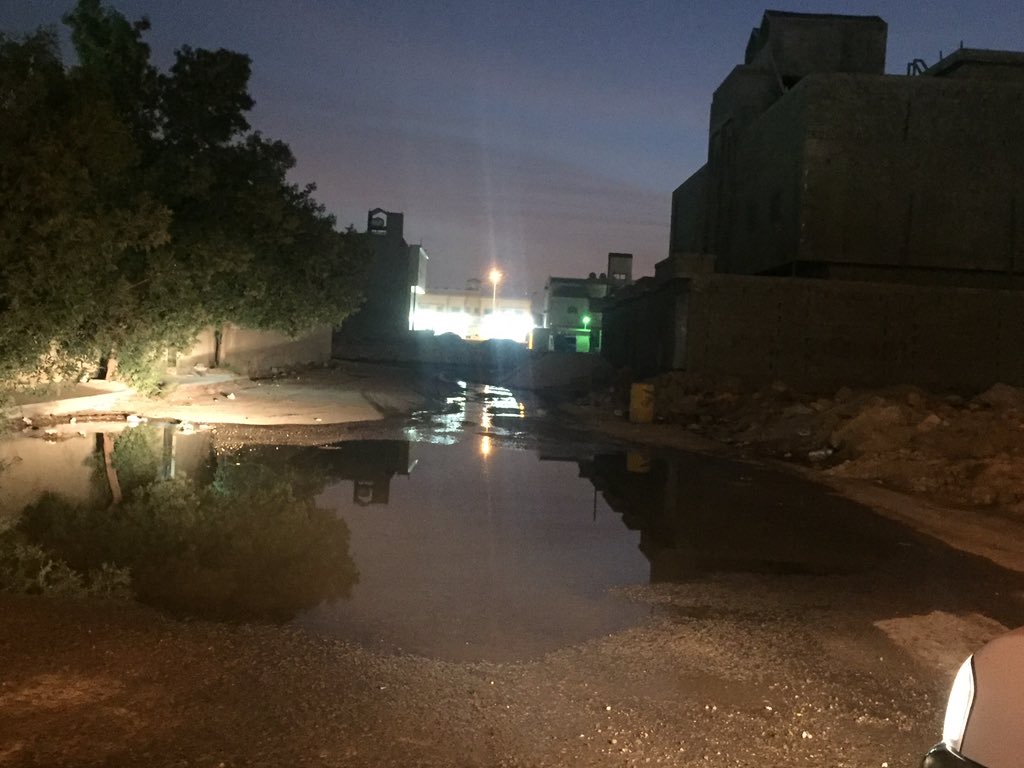 بالصور.. مياه الصرف تؤرق سكان ضاحية لبن في الرياض ومطالب بالتدخل