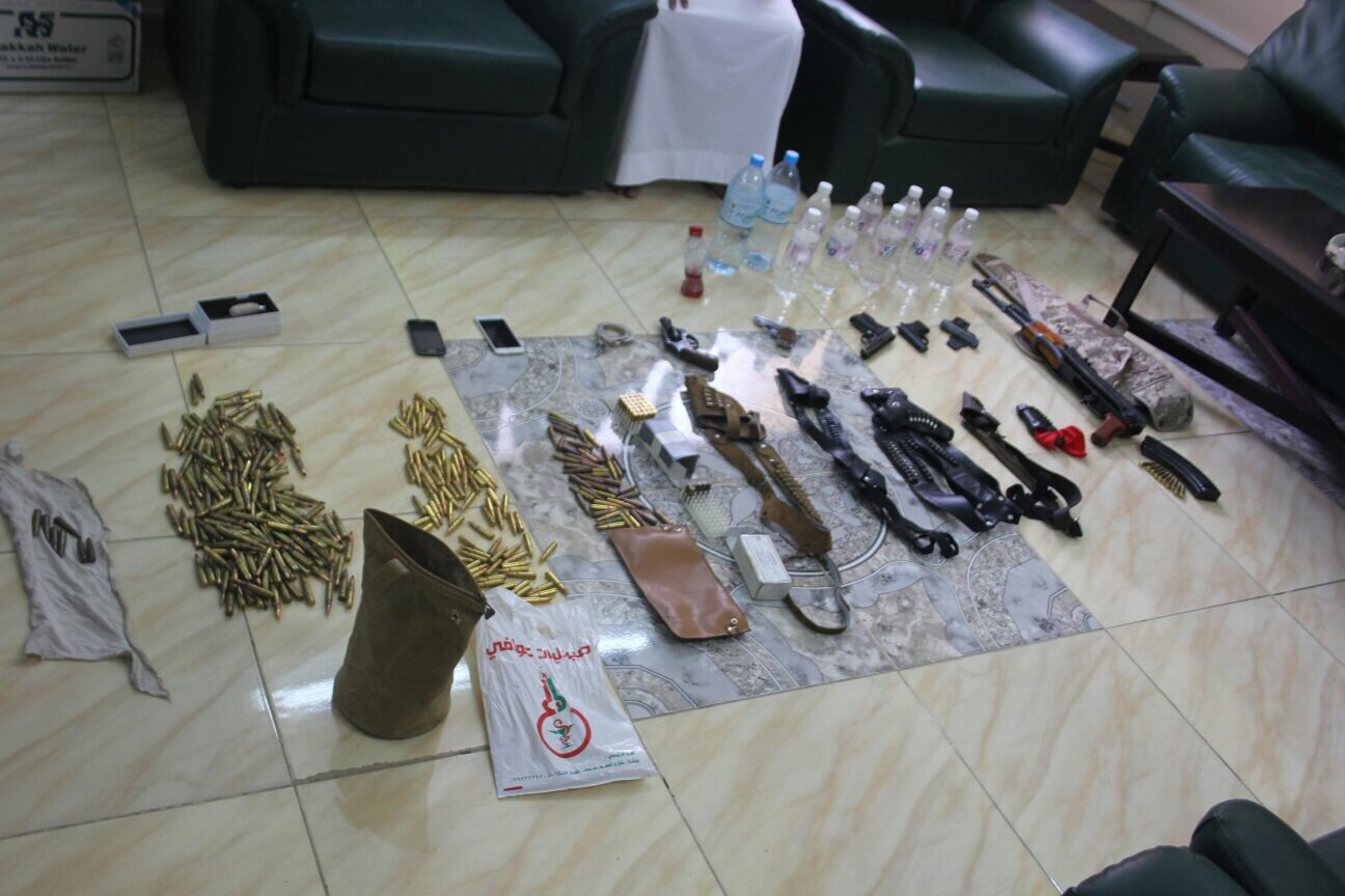 بالصور.. ضبط أسلحة نارية وذخيرة لدى مواطن بحجرة #الباحة
