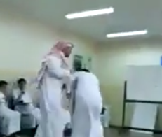 انقسام بعد ضرب طالب في جدة.. الطلاب مدللون ولا إهانة للمعلم
