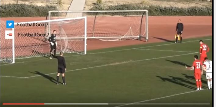 بالفيديو.. لاعب يرفض إحراز هدف من ضربة جزاء ظالمة