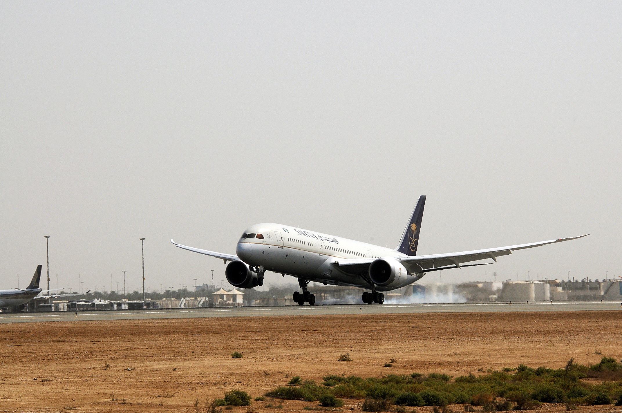 هبوط اضطراري لطائرة الخطوط السعودية في مطار أبها