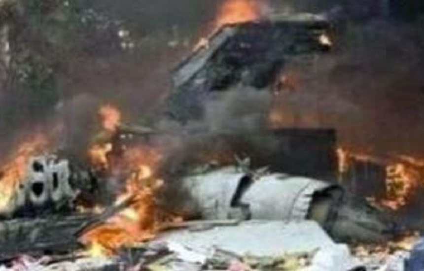 بالصور.. مقتل 12 شخصًا في تحطم طائرة بالكونغو