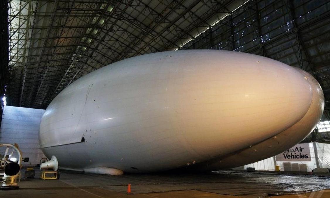 أطول طائرة في العالم تستعد لرحلتها الأولى