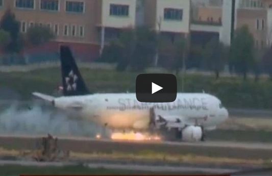 بالفيديو.. اشتعال النيران في طائرة ركاب تركية بعد إقلاعها