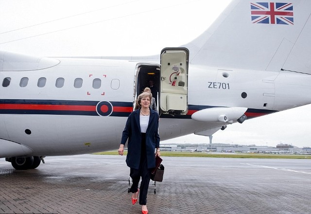 إجازة الأمير تشارلز تجبر رئيسة وزراء بريطانيا على استئجار طائرة لزيارة السعودية