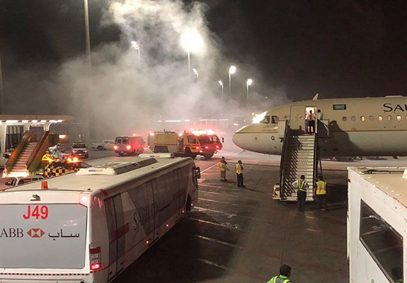 إخماد حريق بطائرة في مطار جدة وإخلاء ركابها