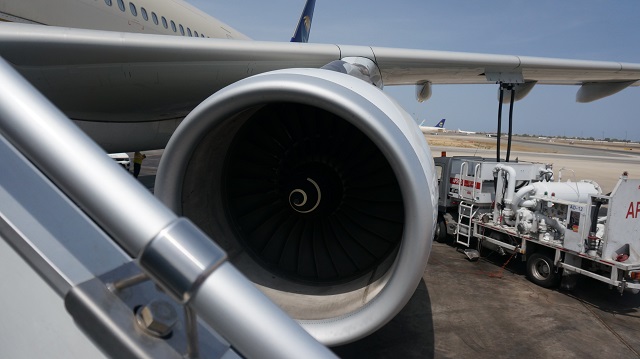 طائرة سعودية متجهة إلى نيجيريا تعود إلى مطار جدة بعد فقدان غطاء المحرك
