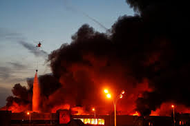طائرة ورقية من غزة تحرق مستودعاً إسرائيلياً