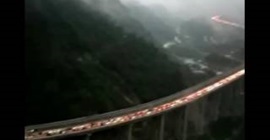 شاهد.. طابور من السيارات في الصين بسبب اختناق المرور!