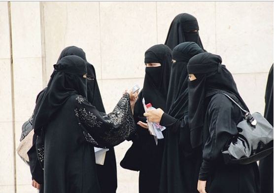 عضو بالشورى يطالب بتعيين قاضيات سعوديات ومساواة المرأة بالرجل في الوظائف