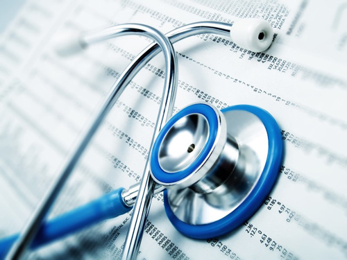 “الصحة” لأصحاب المنشآت الطبية: لا رخصة دون طبيب