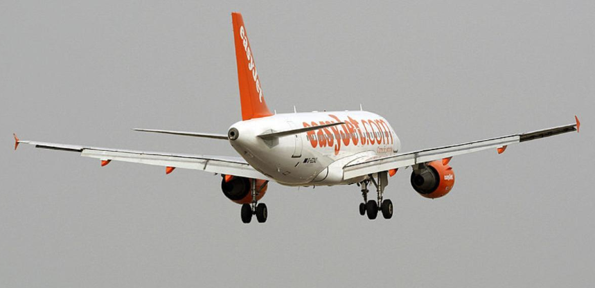طرد امرأتين من طائرة إسبانية بسبب “دعابة انتحارية”
