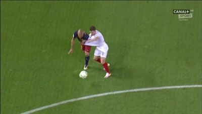 طرد لاعب برشلونة ماسكيرانو1