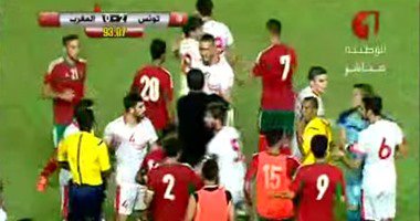 بالفيديو.. اشتباكات عنيفة بين لاعبى تونس والمغرب فى ملعب “رادس”