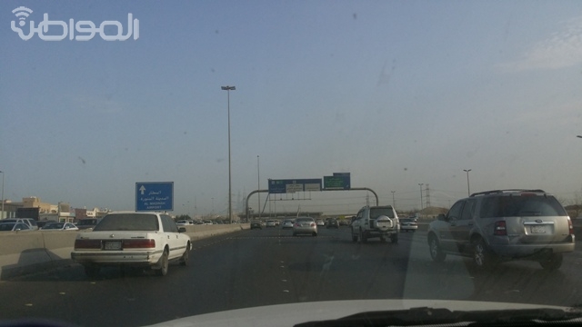 تصادم أكثر من 4 مركبات بطريق الحرمين بـ #جدة